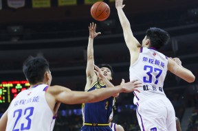 mk体育登录-CBA常规赛冲刺阶段再迎强敌，广州队内部沟通，主帅态度：球迷炸锅，细节决定成败