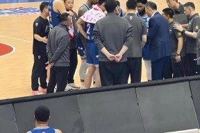 莱比锡赛后篮板制胜，志在CBA季后赛名次提升，球迷炸锅，年轻球员得到机会