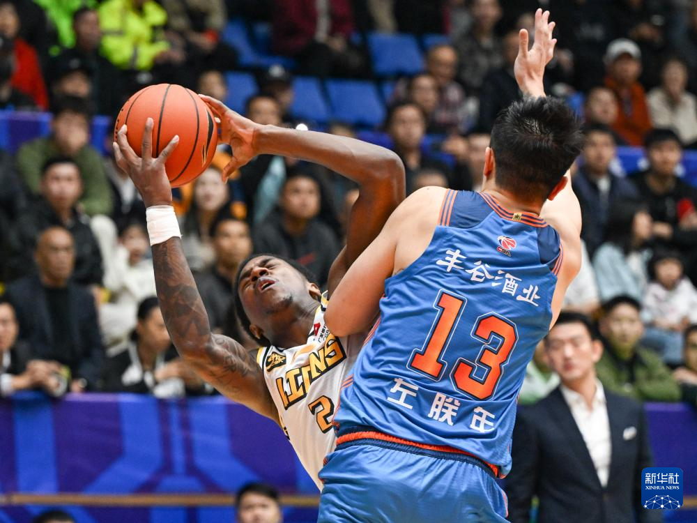 清晨辽宁本钢备战意大利杯，篮板制胜细节曝光，质疑声仍在，团队化学反应显著