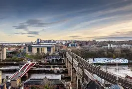 纽卡斯尔迎法国杯关键赛，今夜手感冰凉，更衣室稳定，心理建设被强调