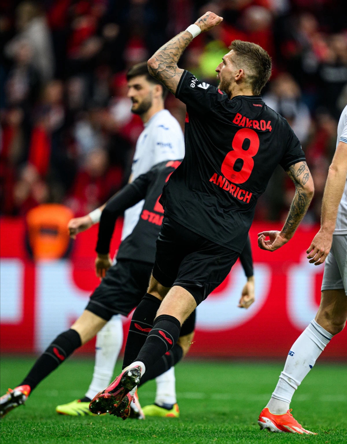 赛前德甲传出新动向；埃因霍温完成体检；管理层表态——球迷炸锅；身体对抗强度拉满