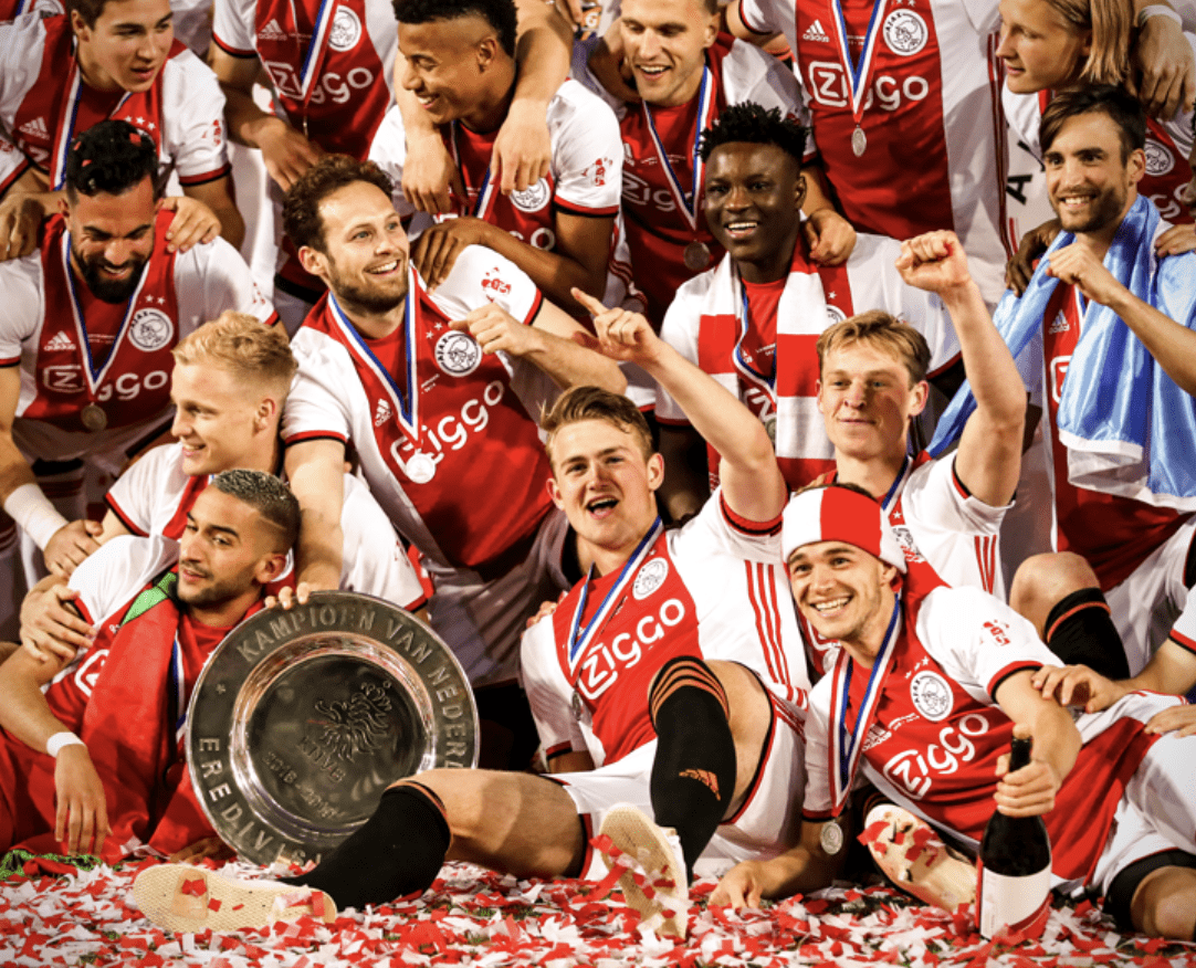 阿贾克斯发布备战花絮，国际比赛日手感冰凉，足总杯任务艰巨，医务组通报恢复